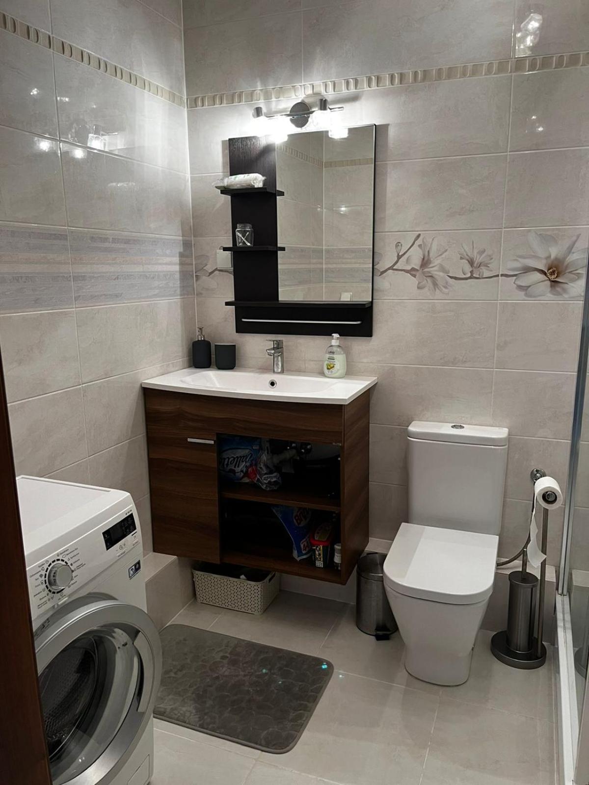 Cozy Corner: Apartment With Wifi And Private Balcony Wrocław Exteriör bild